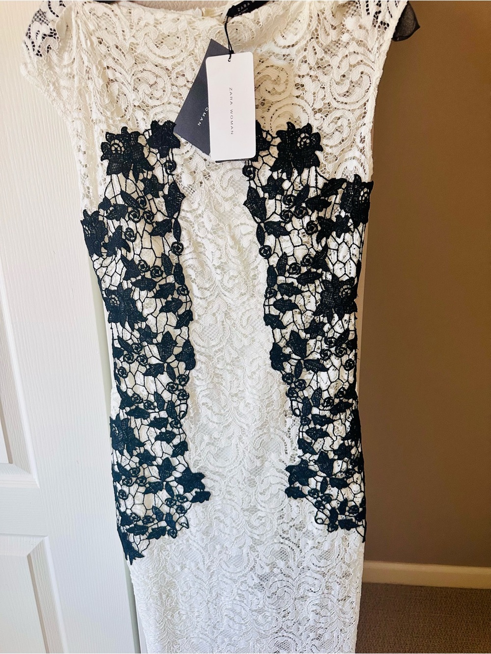 Zara Lace Midi Dress 🤍🤍🤍